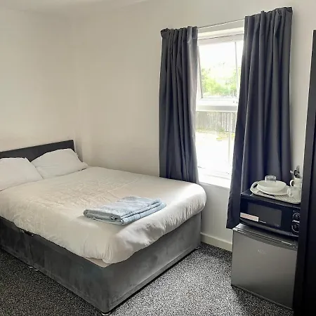 Lockable Ensuite Only With Free Wi-fi And Lots More * מידלסבורו